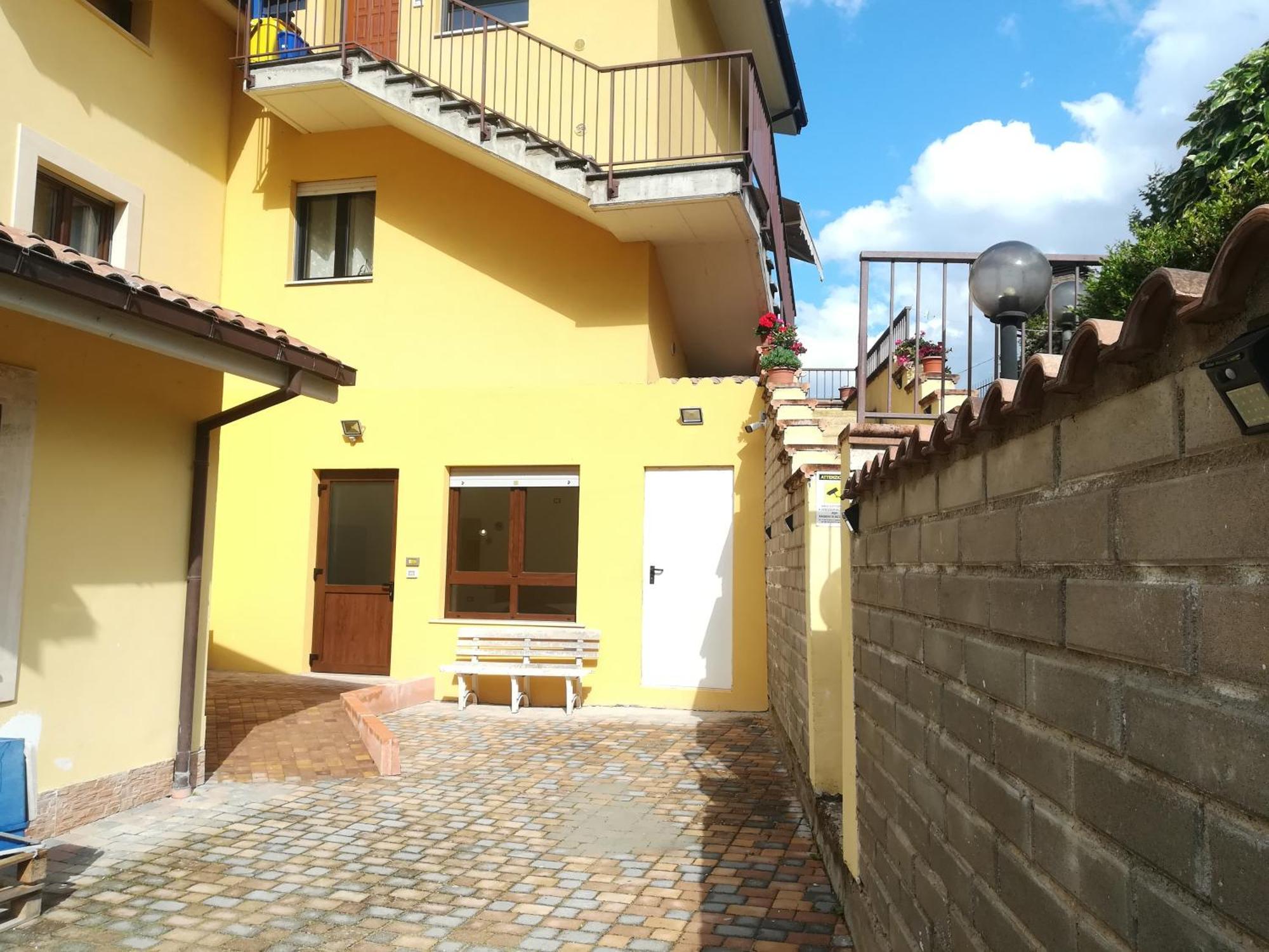Complesso Turistico Aurora - Camere B&B Poggio Picenze Экстерьер фото